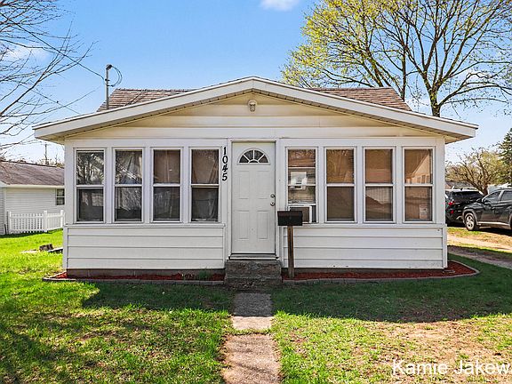 2nd image of 1045 Alderman St