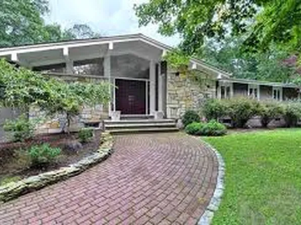 13 Phyllis Dr, Montvale, NJ 07645