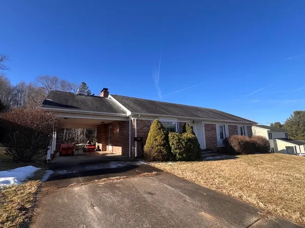 405 Long St, Galax, VA 24333