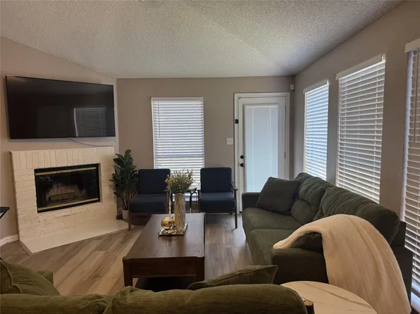 4213 Iris Ave, Fort Worth, TX 76137