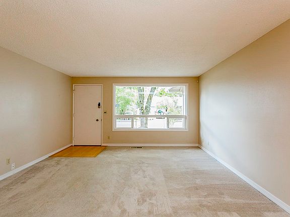 2nd image of 338 SE 33rd Ave