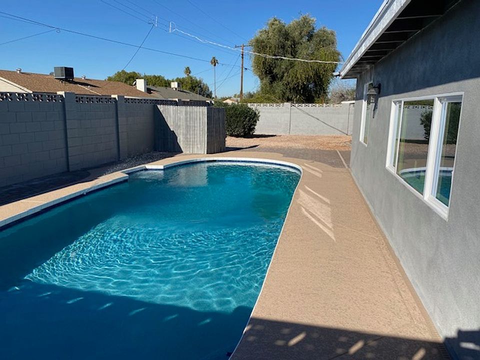 1st image of 513 E Laguna Dr