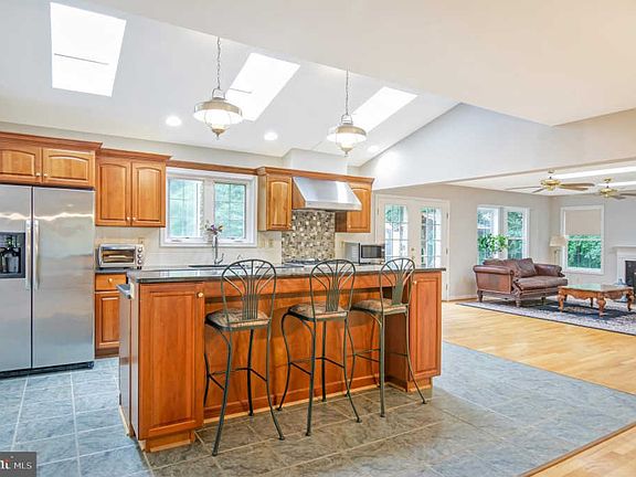 2nd image of 3833 Prince William Dr