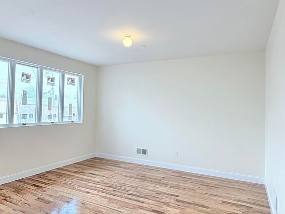 5th image of 154 Riche Ave