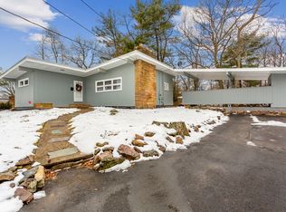 35 Greenbriar Rd, Brockton, MA 02301