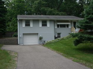 433 Meadow Ln, Woodbury, MN 55125