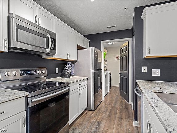 3rd image of 14722 Lenox Dr #122