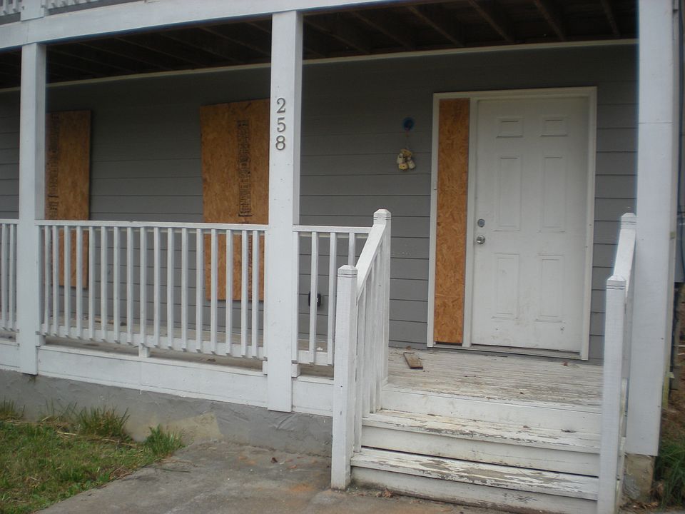 2nd image of 258 Burbank Dr NW