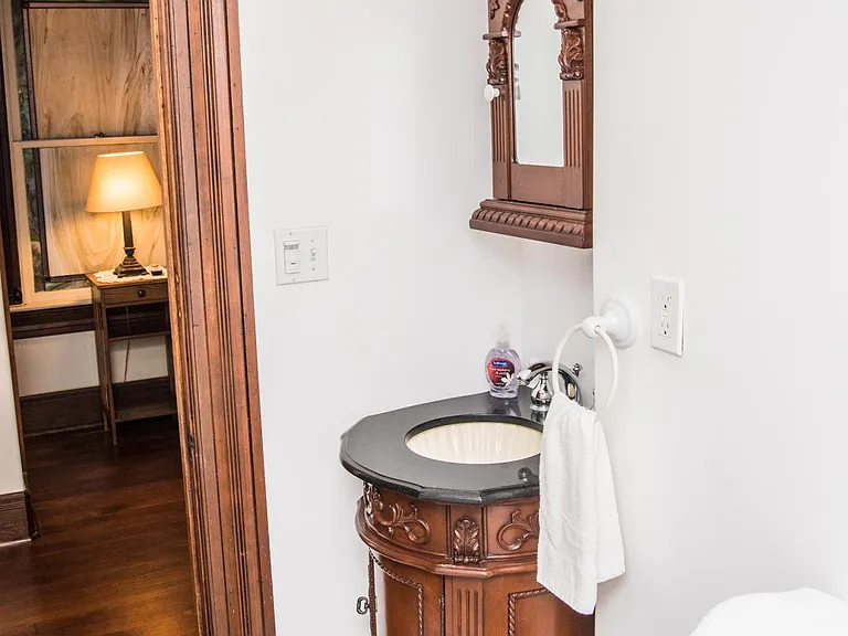 218 Ash St #218 — Photo 9