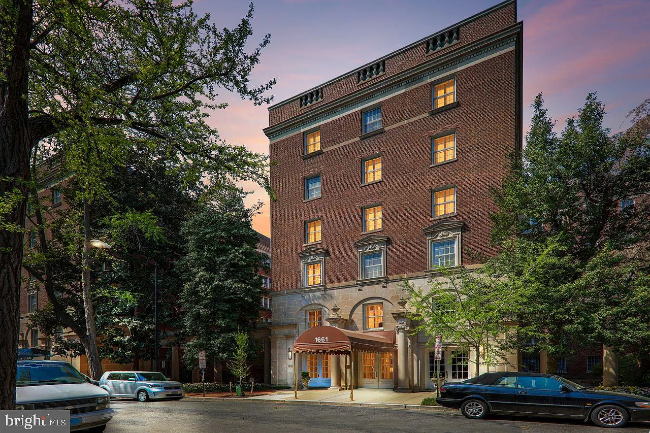 1661 Crescent Pl NW #502 photo 1
