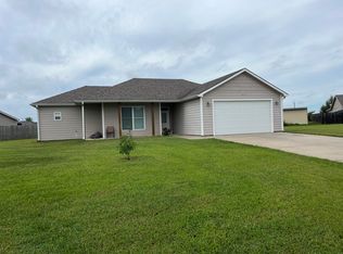 17328 E Brook Ridge Rd, Wamego, KS 66547