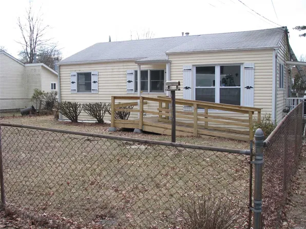 100 Engelke St, Patchogue, NY 11772