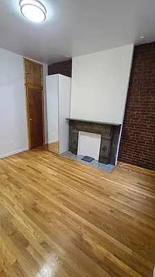 Rented by United Realty Equities | media 9