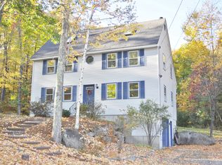 32 Birchwood Dr, Weare, NH 03281