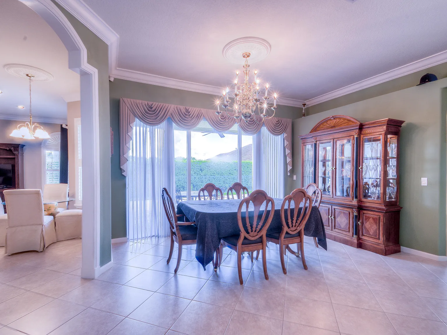 3 bed, 2.0 bath, 2134 sqft, $3,700 — Photo 3