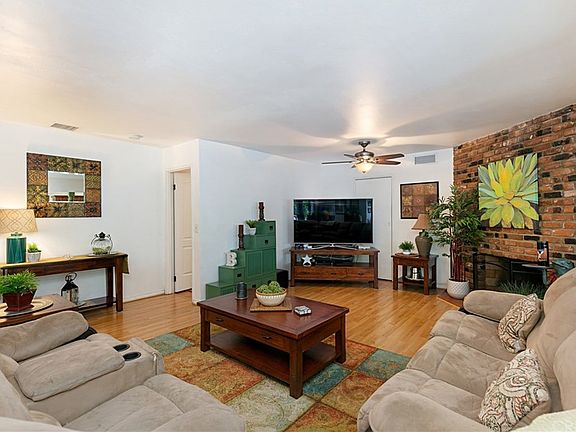 5th image of 23049 Victory Blvd