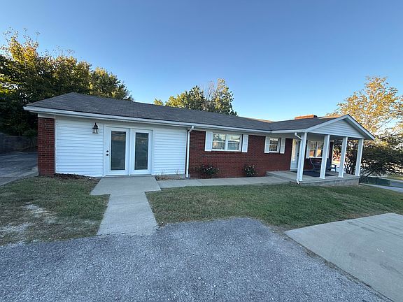 2nd image of 140 Oak Hill Rd