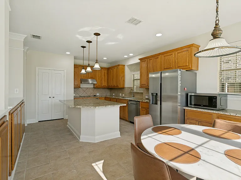 412 S Hampton Ct — Photo 15
