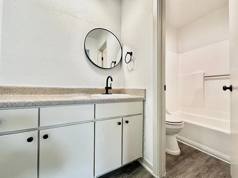 The Campus Edge Apartments — Photo 12