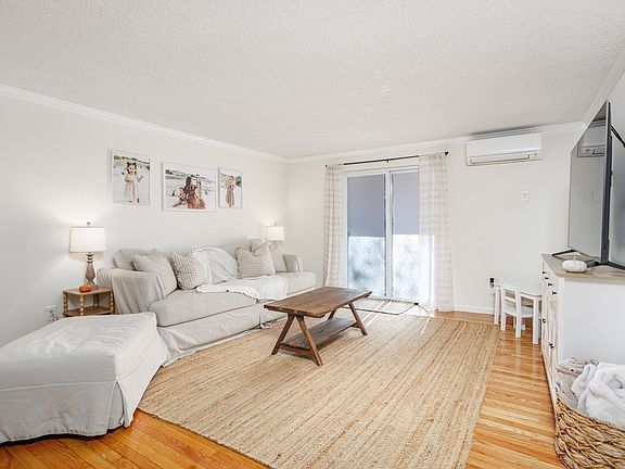 3rd image of 10 Abbey Rd APT 103