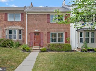 5988 Queenston St, Springfield, VA 22152