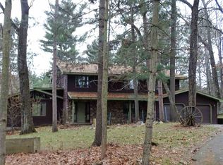 1005 Wickman Dr, Iron Mountain, MI 49801