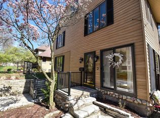 6100 Washington Cir, Wauwatosa, WI 53213