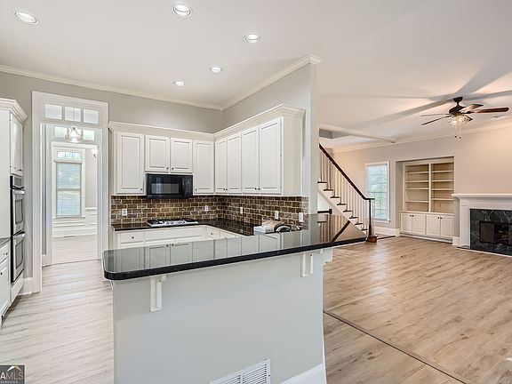 5th image of 1212 Chadwick Lake Dr