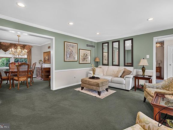 5th image of 15 Black Pine Rd