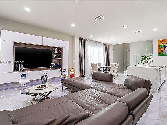 2nd image of 4566 Ficus St