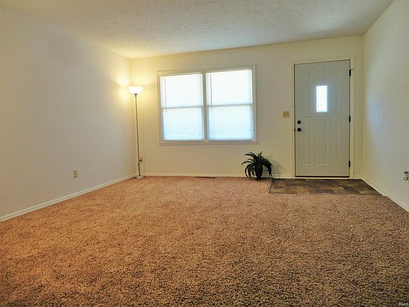 5th image of 1313-1315 S Hickory Grove Ln