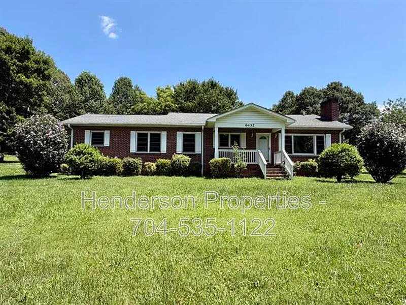 6432 Woodland Cres
