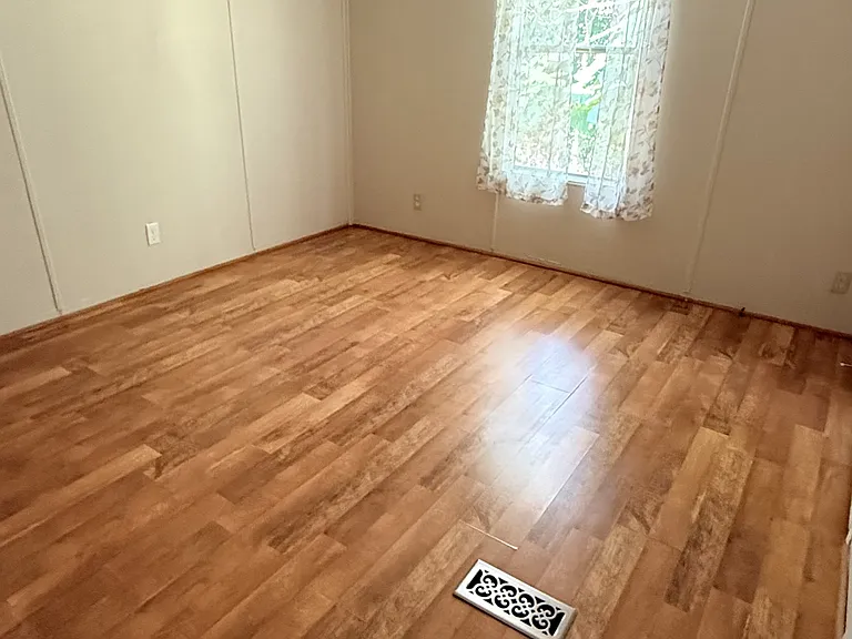 284 Speedway Dr — Photo 10
