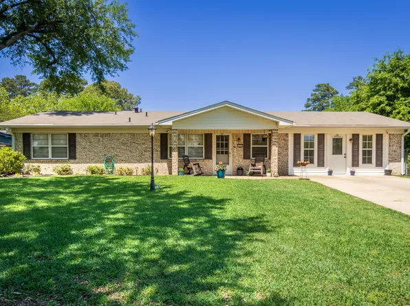 1020 Kay Dr, Gladewater, TX 75647