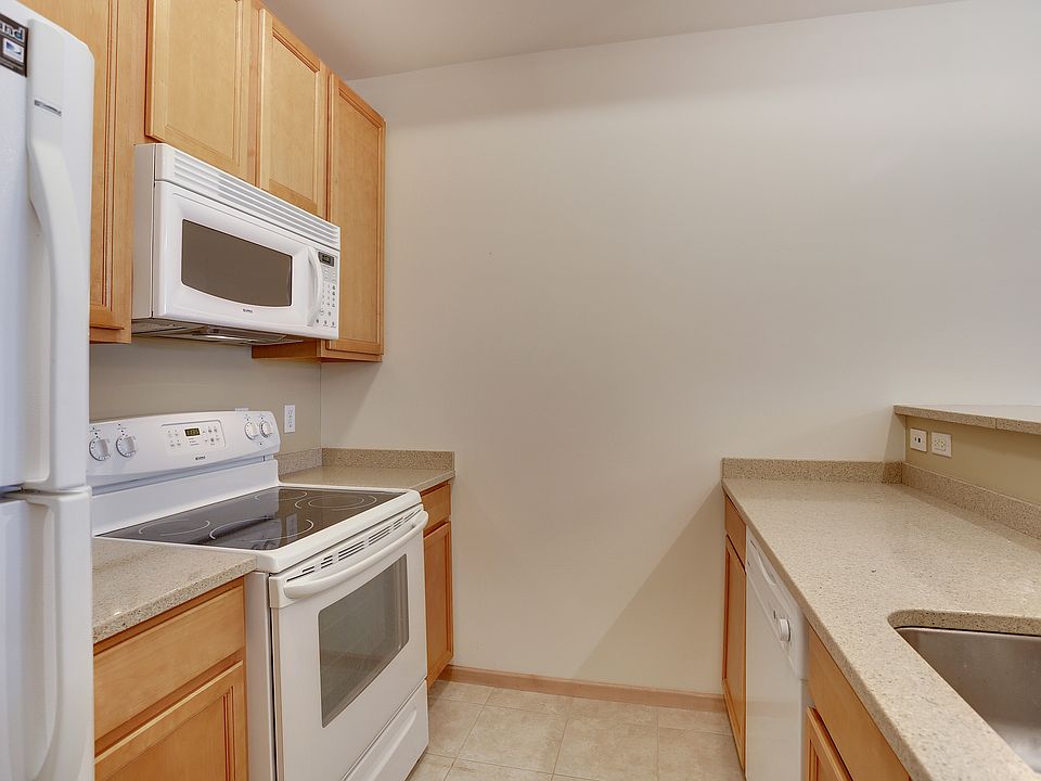 1st image of 2407 39th Ave NE Unit 415