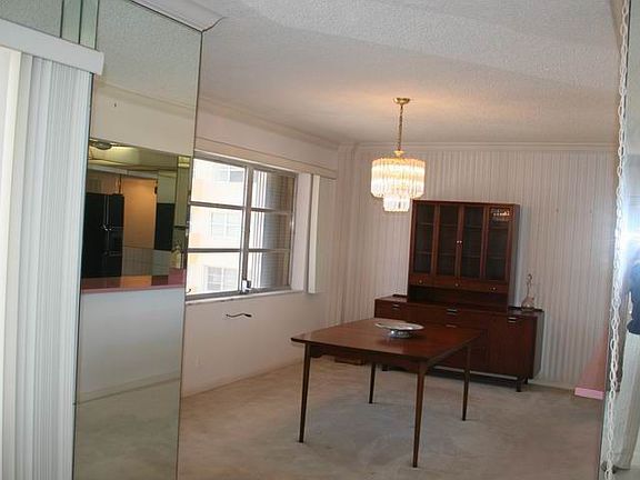 The dining room facing south