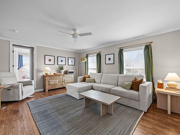 3rd image of 209 Windfield Ct