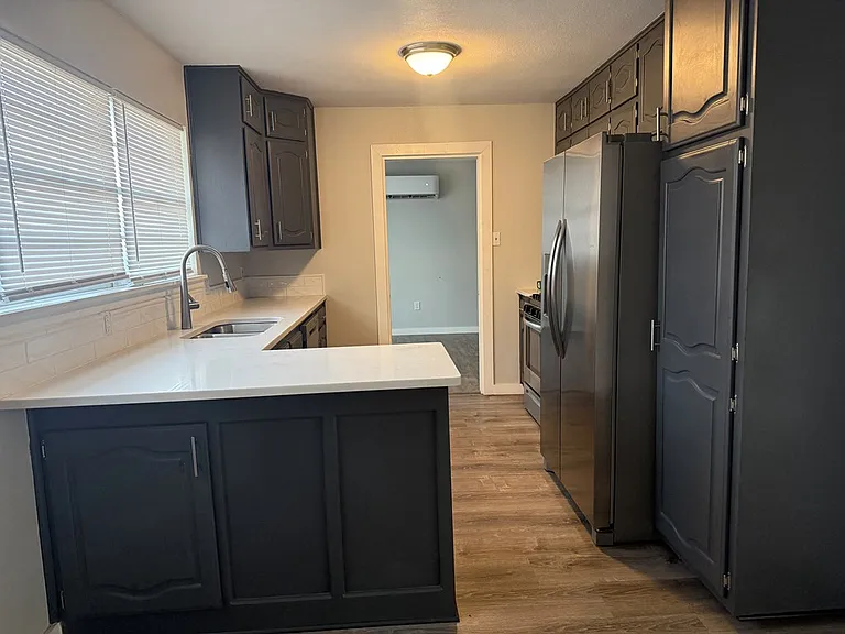 2705 Cambridge St — Photo 6