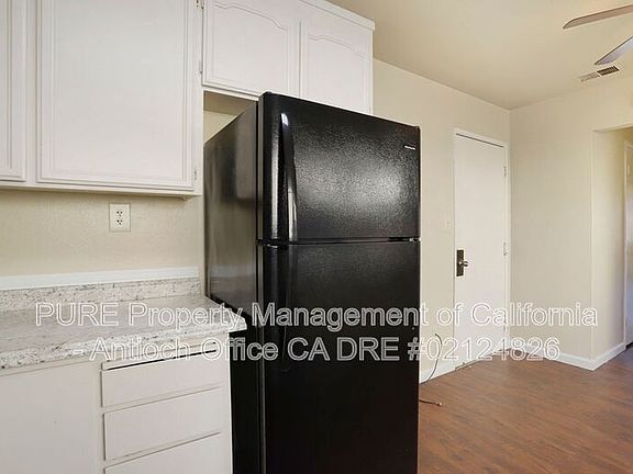 3rd image of 2433 Sequoia Dr