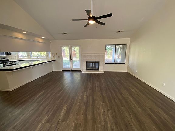 3rd image of 1030 N Chinowth St