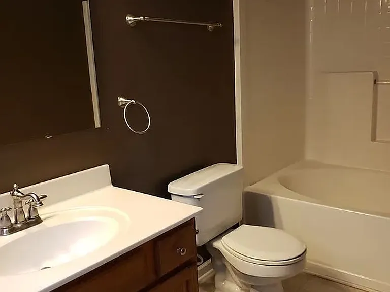 10318 McGoogan Ln — Photo 2