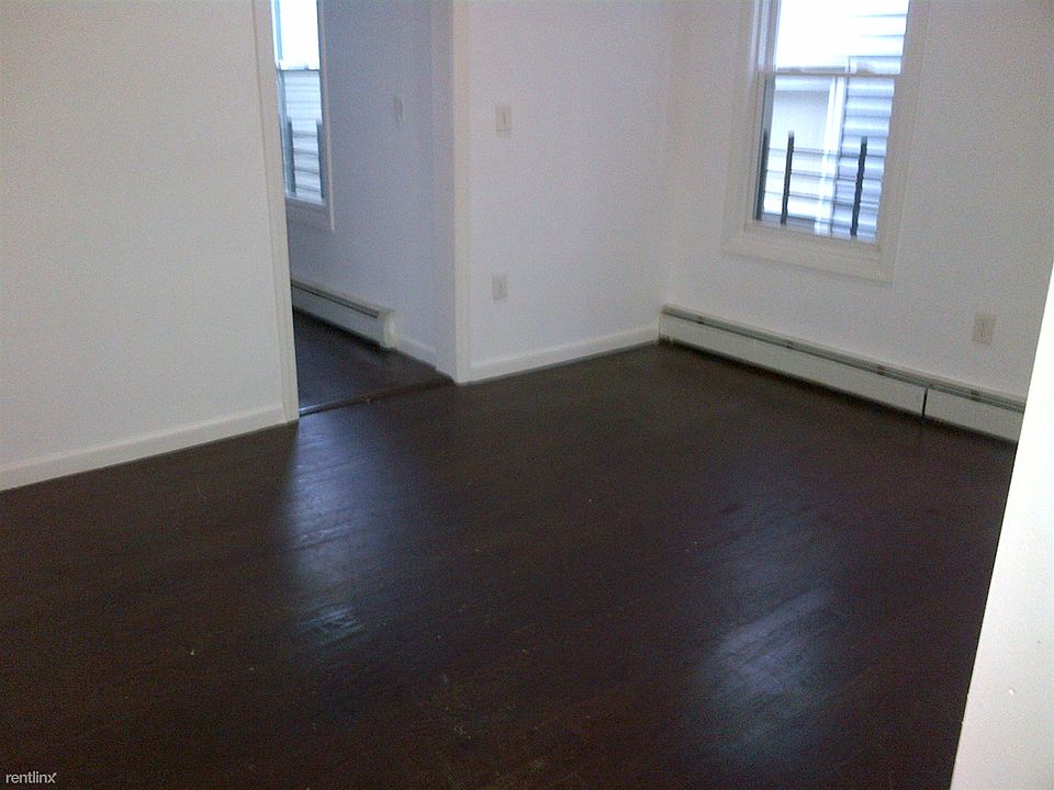 100 Albion Ave Apt 1 Living Room