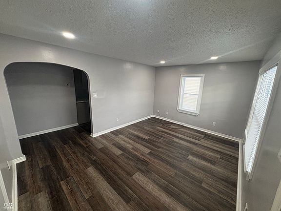 3rd image of 1402 E Willard St