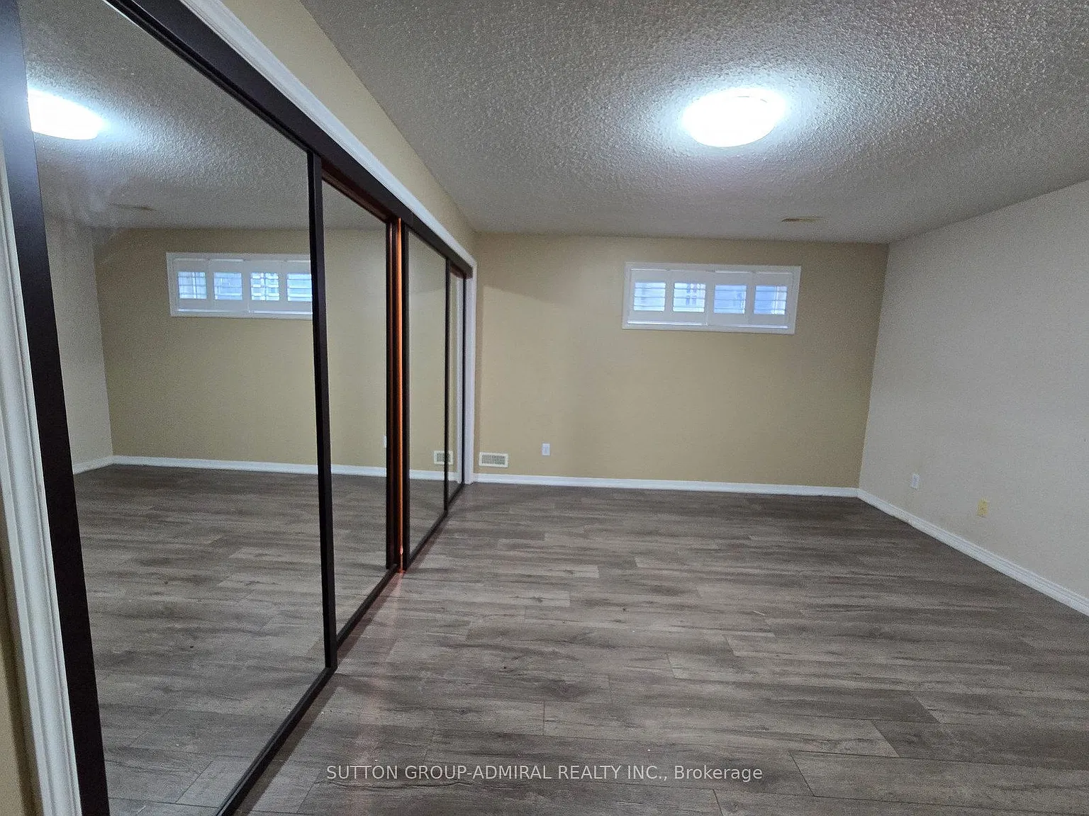 195 Ryerson Cres — Photo 3