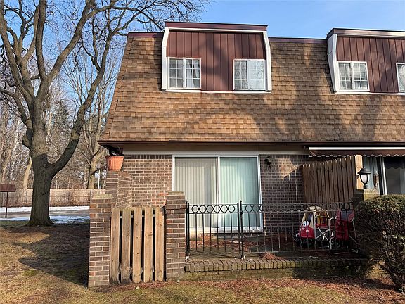 3rd image of 37035 E Aragona Dr