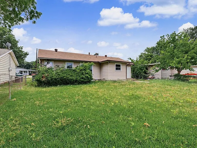 2407 N Shannon St — Photo 22
