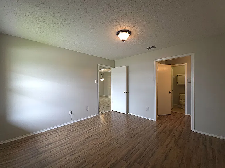 400 W South Town Dr #204 — Photo 6