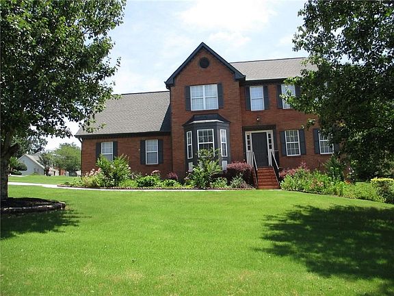 2nd image of 1045 Masters Ln