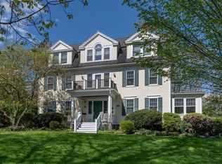 88 Round Hill Rd APT 1, Northampton, MA 01060