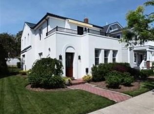 3 Circle Dr, Margate, NJ 08402